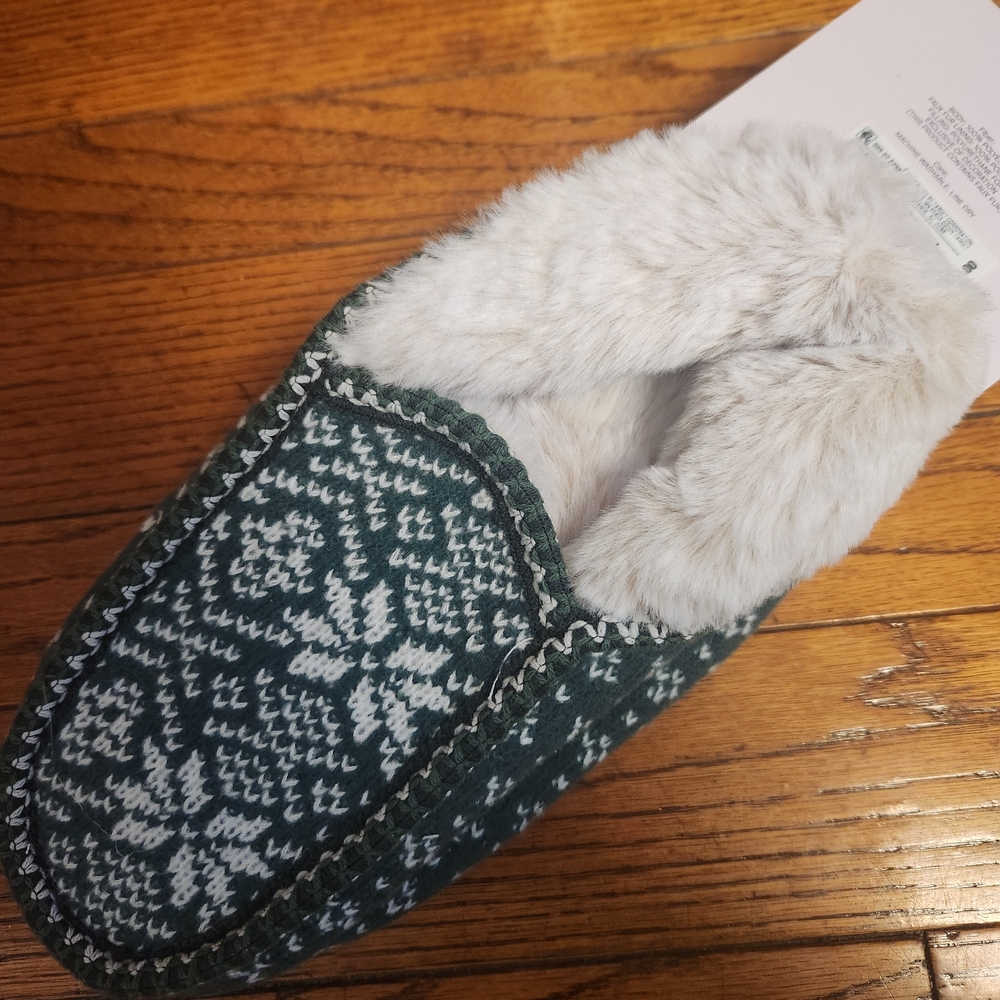 Cozy Green and White Knit Slippers - Picture 3 of 3